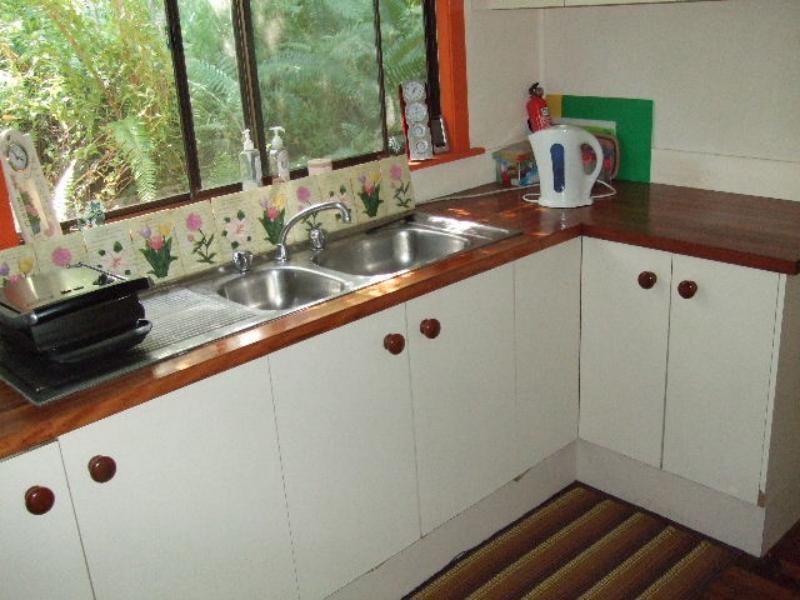 4 Honeysuckle Lane, Noosa Heads QLD 4567