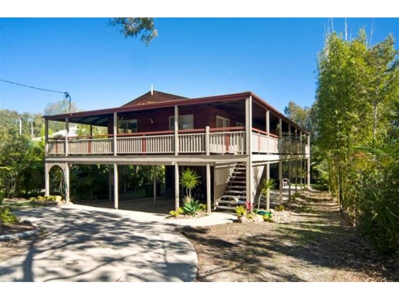 18 Val Cres, Noosaville QLD 4566