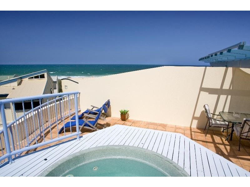 Castaways Beach QLD 4567