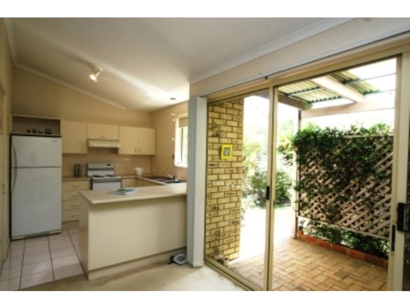 1/3 Sylvia St, Noosaville QLD 4566