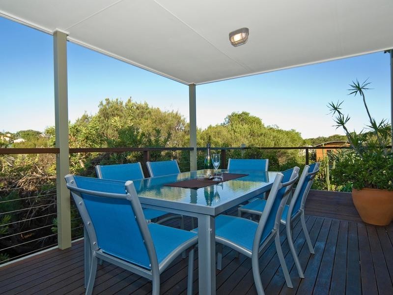 4 Shamrock Ct, Sunrise Beach QLD 4567