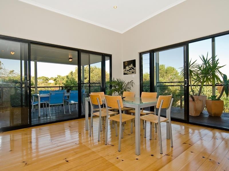 4 Shamrock Ct, Sunrise Beach QLD 4567