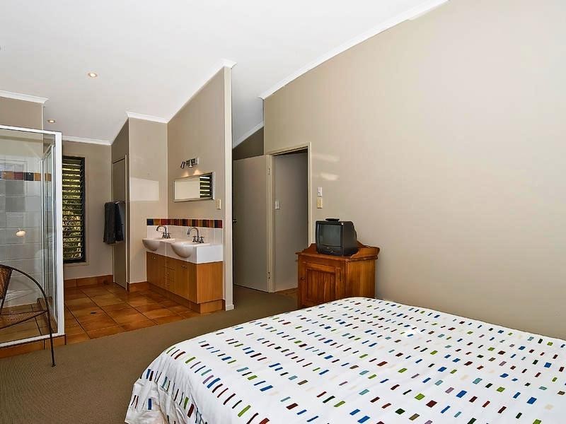 4 Shamrock Ct, Sunrise Beach QLD 4567