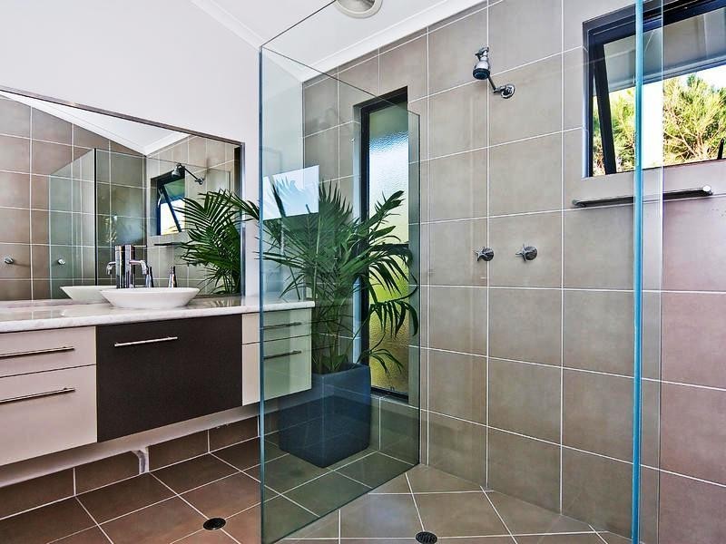 4 Shamrock Ct, Sunrise Beach QLD 4567