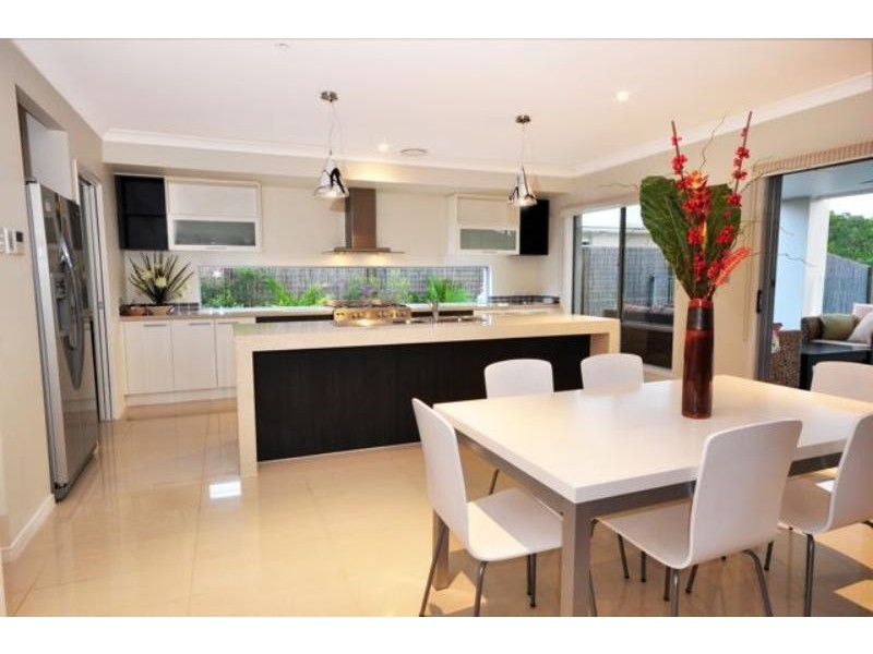 13 Maddens Cres, Peregian Springs QLD 4573