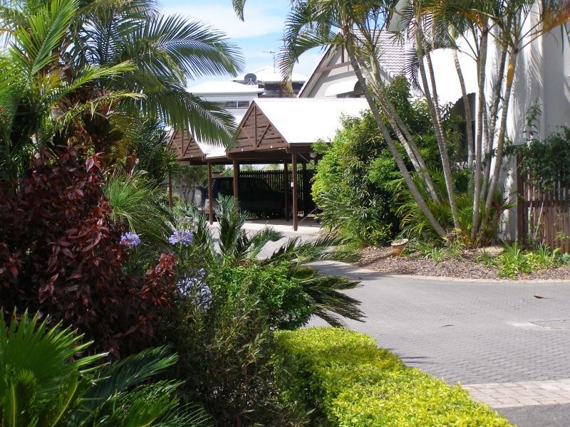 7/4 Lake Weyba  Dr, Noosaville QLD 4566