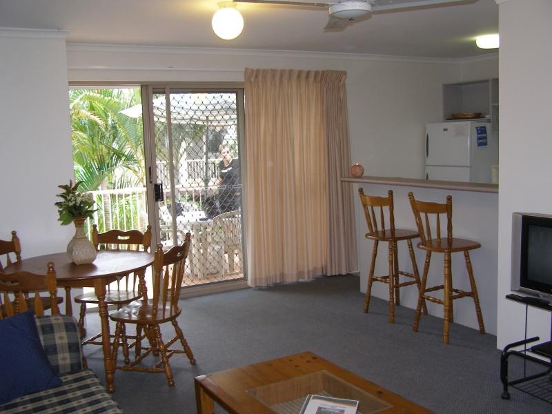 7/4 Lake Weyba  Dr, Noosaville QLD 4566