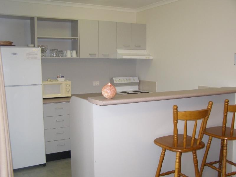 7/4 Lake Weyba  Dr, Noosaville QLD 4566