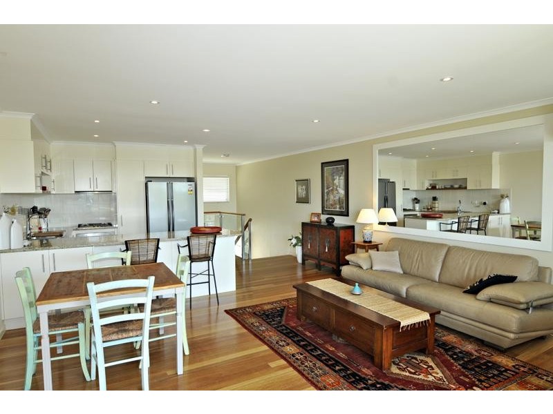 2/49 Tingira Cres, Sunrise Beach QLD 4567