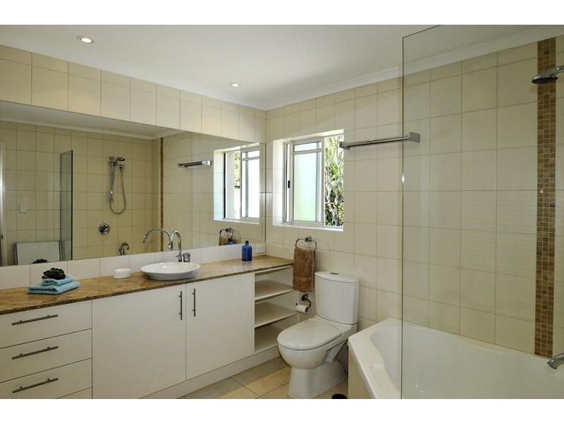 2/49 Tingira Cres, Sunrise Beach QLD 4567