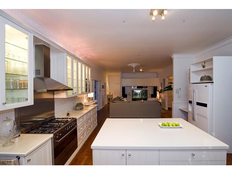 37 Kimbah Ct, Cooroibah QLD 4565