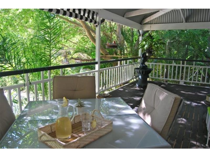 37 Kimbah Ct, Cooroibah QLD 4565