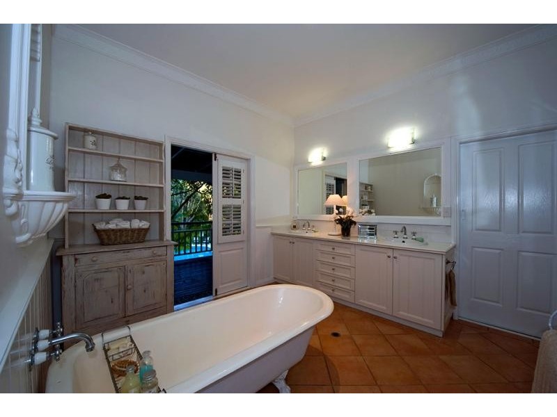37 Kimbah Ct, Cooroibah QLD 4565