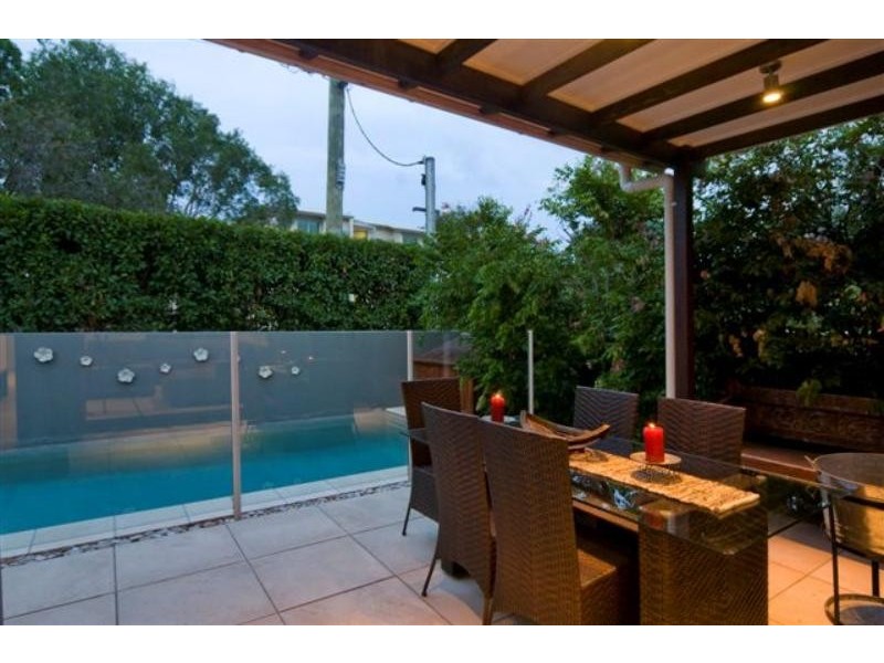 1/12 Elizabeth  St, Noosaville QLD 4566