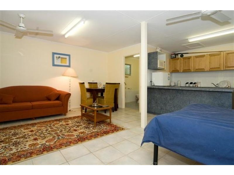 18 Val Cres, Noosaville QLD 4566