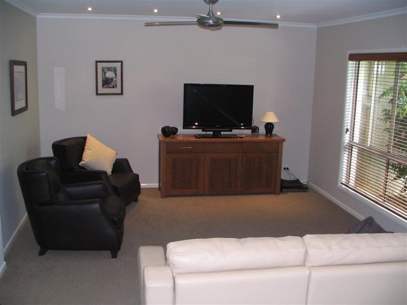13 Crab Apple Ct, Cooroy QLD 4563