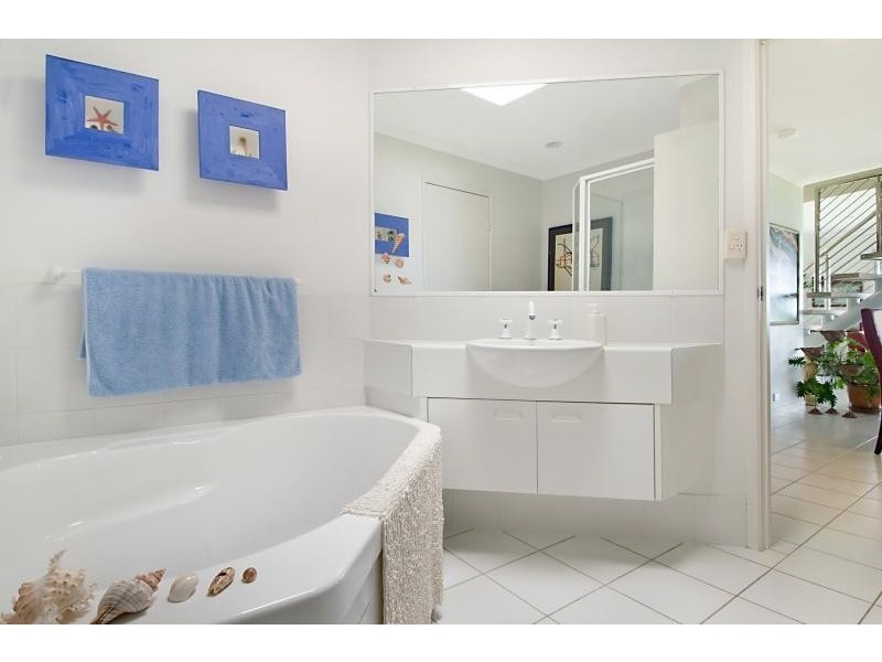 20 Ventura St, Sunrise Beach QLD 4567