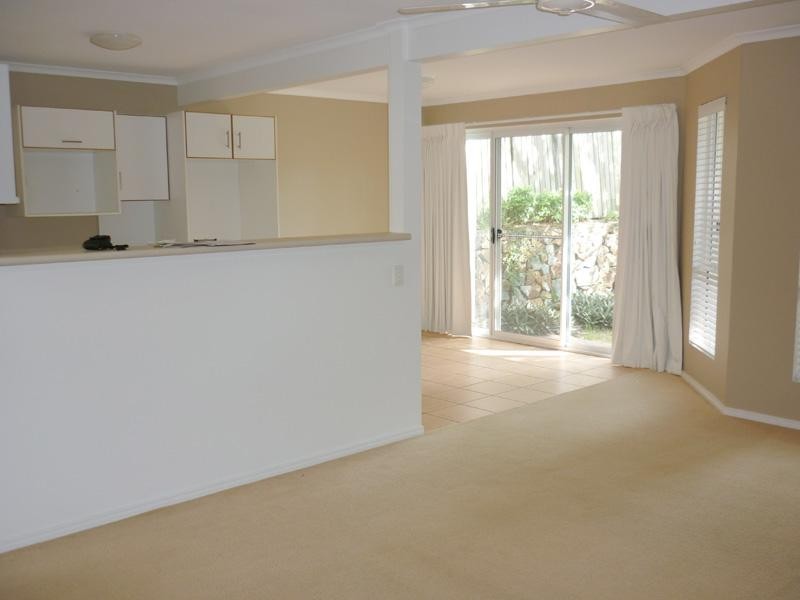 2/70 Southern Cross Pde, Sunrise Beach QLD 4567