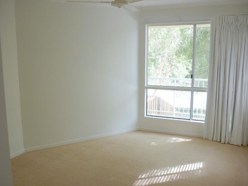 2/70 Southern Cross Pde, Sunrise Beach QLD 4567