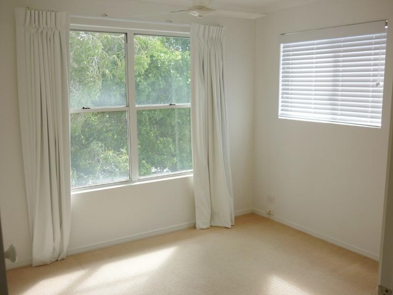 2/70 Southern Cross Pde, Sunrise Beach QLD 4567