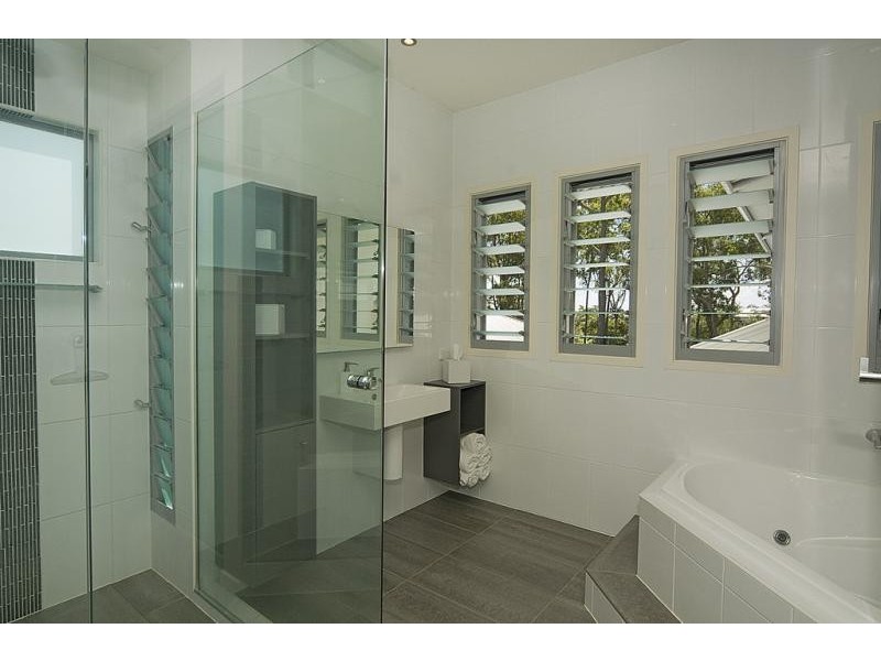 24 Lakeside Dr, Peregian Springs QLD 4573