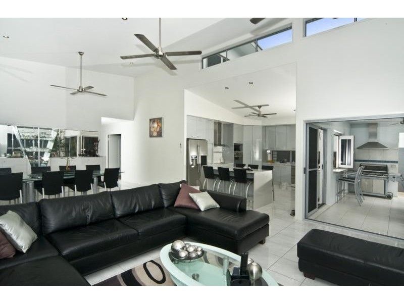 27 Glen Abby Ave, Peregian Springs QLD 4573