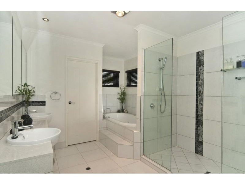 27 Glen Abby Ave, Peregian Springs QLD 4573