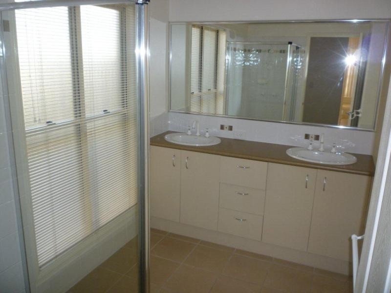 5 Riviera Cres, Peregian Springs QLD 4573