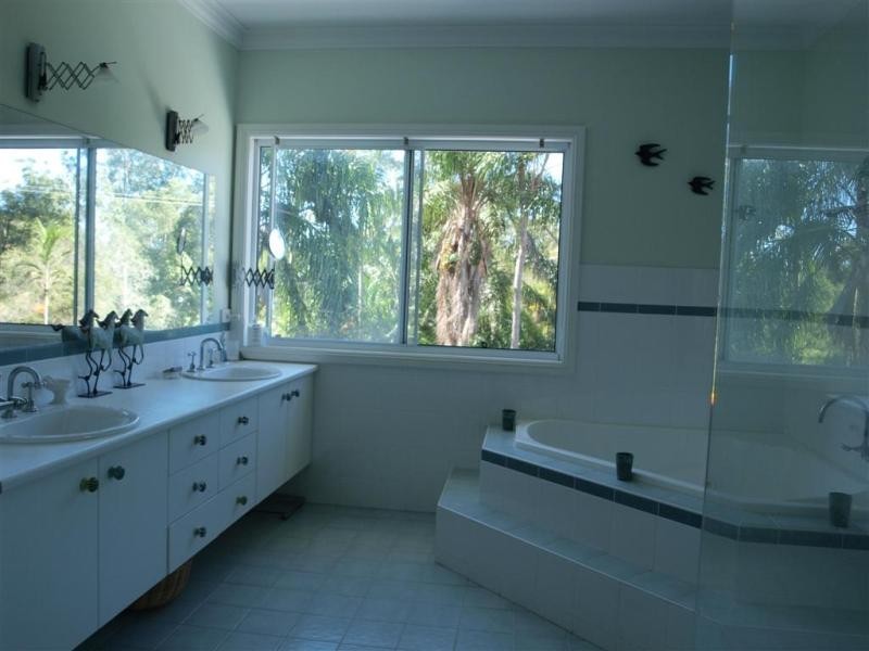 646 Cootharaba Rd, Cootharaba QLD 4565