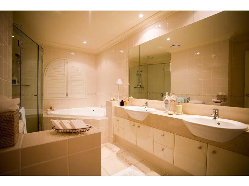 215 Noosa Springs Dr, Noosa Springs QLD 4567