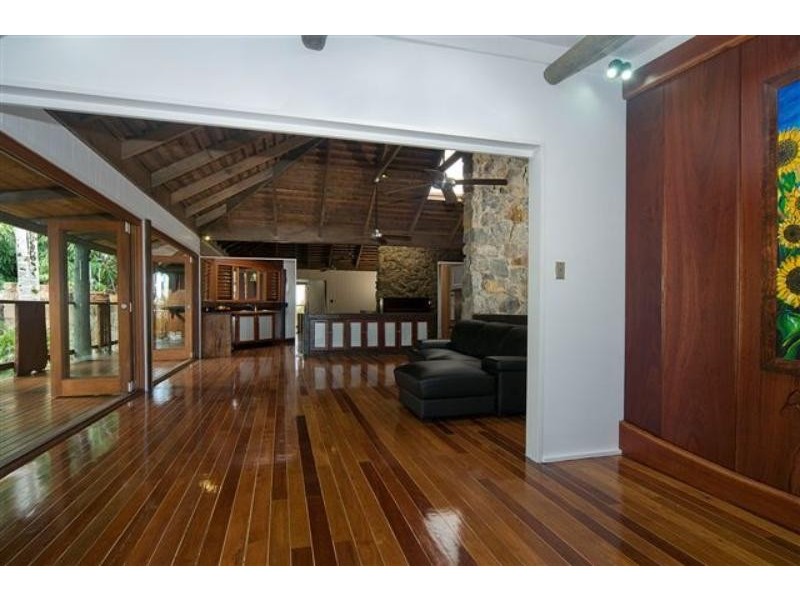 4 Nairana  Rest, Noosa Heads QLD 4567