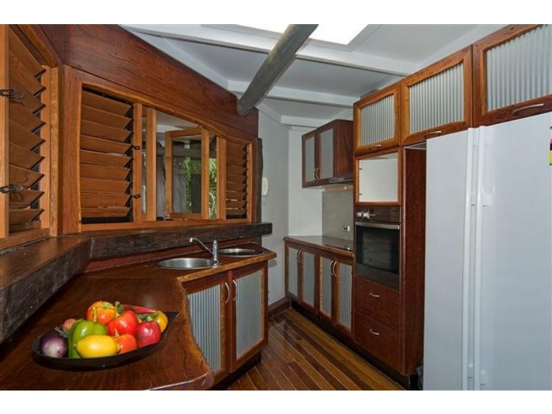 4 Nairana  Rest, Noosa Heads QLD 4567