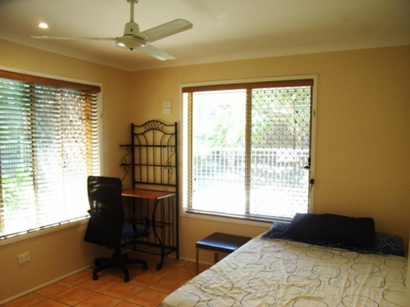 8 Dayspring St, Sunrise Beach QLD 4567