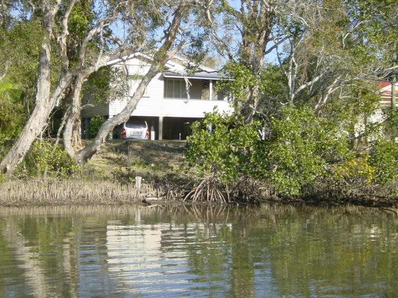 133 Lake Weyba  Dr, Noosaville QLD 4566