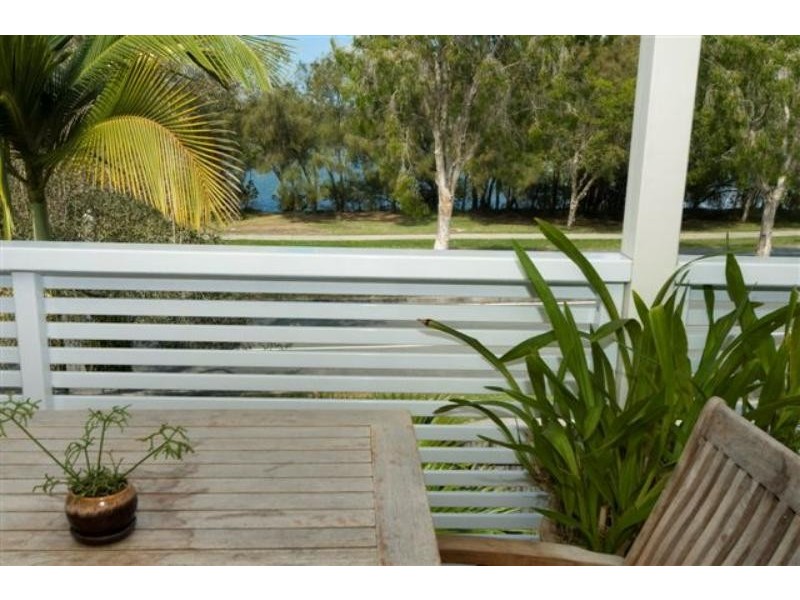 2/15 Howard St, Noosaville QLD 4566