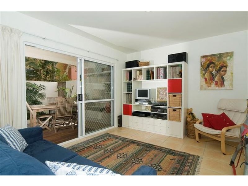 2/15 Howard St, Noosaville QLD 4566
