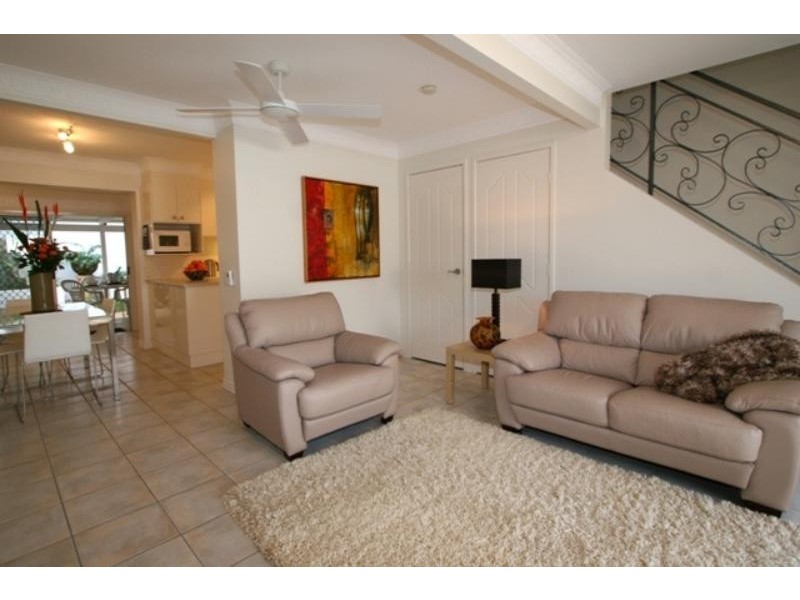 2/12 Ray St, Sunshine Beach QLD 4567