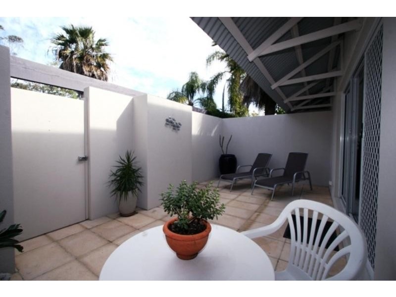 2/12 Ray St, Sunshine Beach QLD 4567