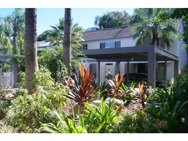 2/12 Ray St, Sunshine Beach QLD 4567