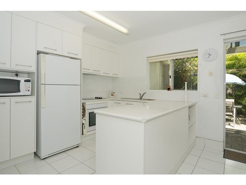 2/17 Margit Cres, Sunrise Beach QLD 4567