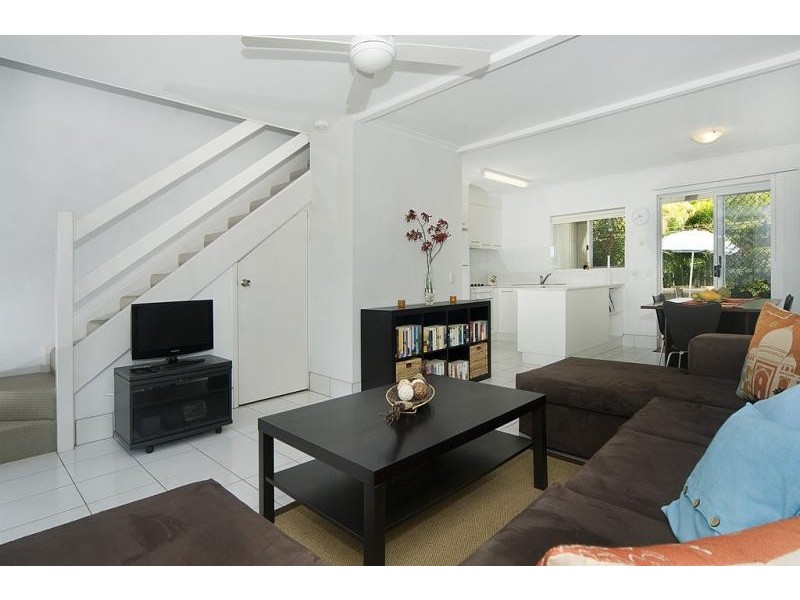 2/17 Margit Cres, Sunrise Beach QLD 4567