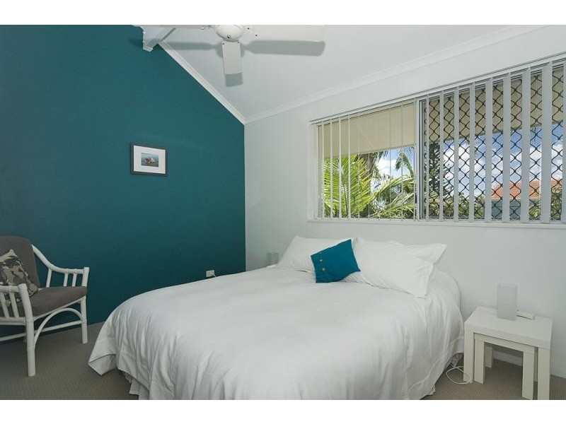 2/17 Margit Cres, Sunrise Beach QLD 4567