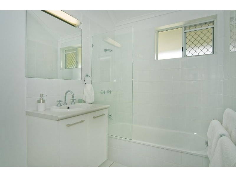 2/17 Margit Cres, Sunrise Beach QLD 4567