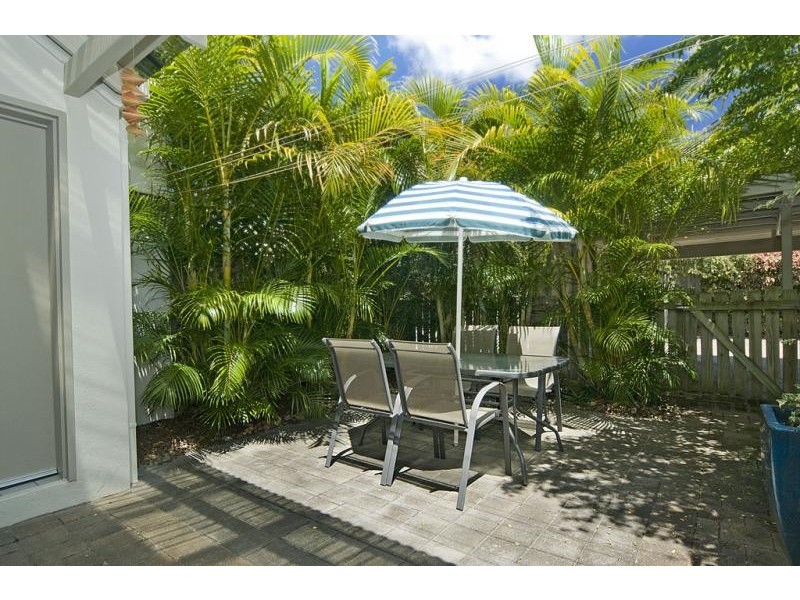 2/17 Margit Cres, Sunrise Beach QLD 4567