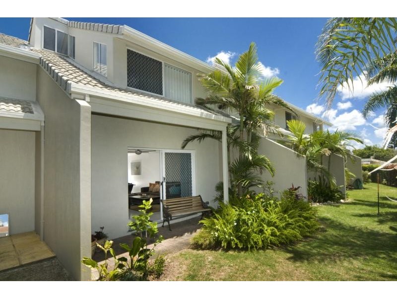 2/17 Margit Cres, Sunrise Beach QLD 4567