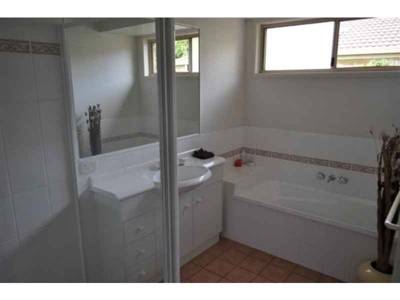 15 Rose Ash  Ct, Noosaville QLD 4566