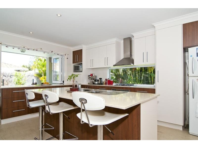 4 Waratah Cl, Coolum Beach QLD 4573