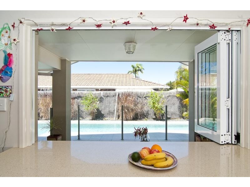 4 Waratah Cl, Coolum Beach QLD 4573
