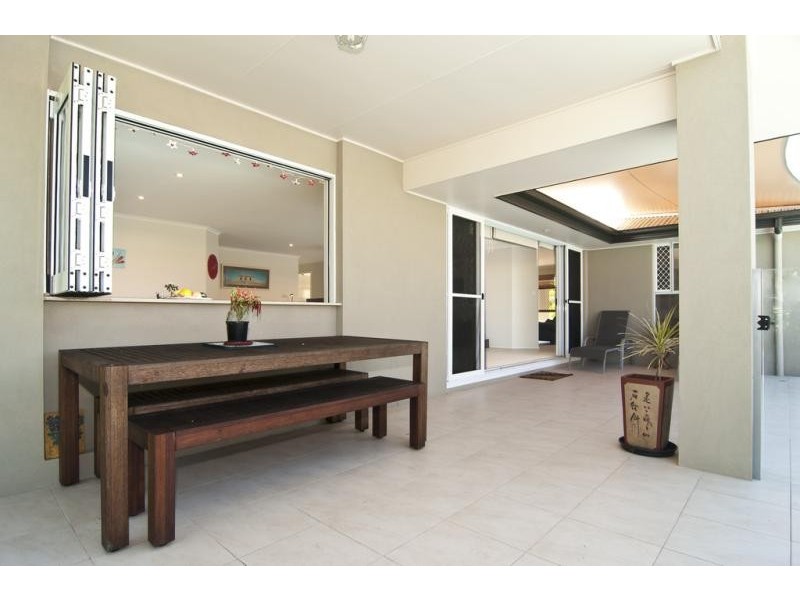 4 Waratah Cl, Coolum Beach QLD 4573