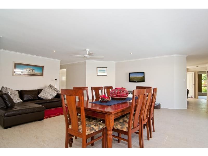 4 Waratah Cl, Coolum Beach QLD 4573